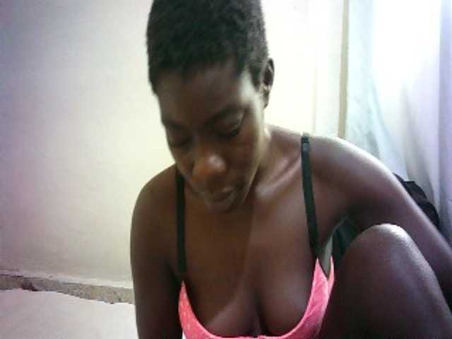 Petitelove live cam on BongaCams