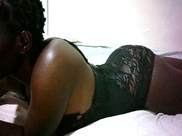 Petitelove live cam on BongaCams