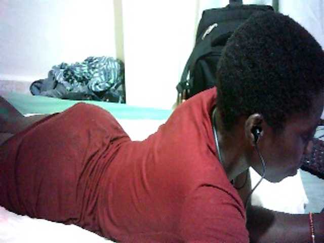 Petitelove live cam on BongaCams