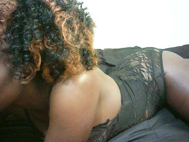 Petitelove live cam on BongaCams