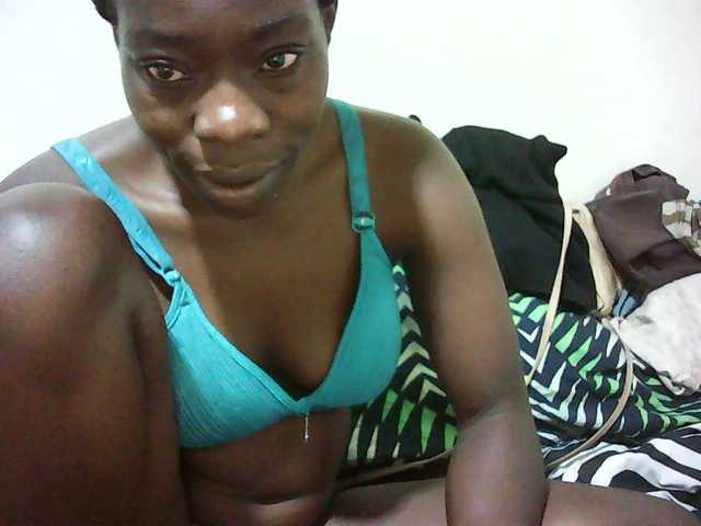 Petitelove live cam on BongaCams