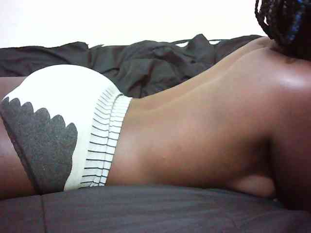 Petitelove Live Webcam on BongaCams