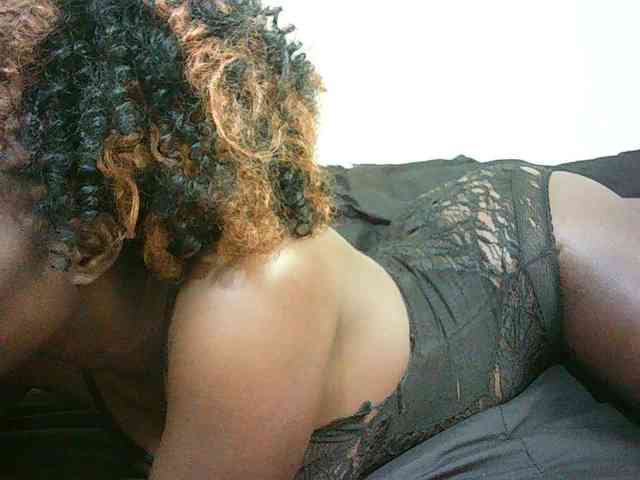 Petitelove Live Webcam on BongaCams
