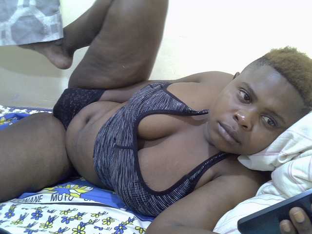 queentasha live cam on BongaCams