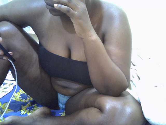 queentasha live cam on BongaCams
