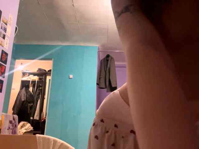 JazminKulju webcam