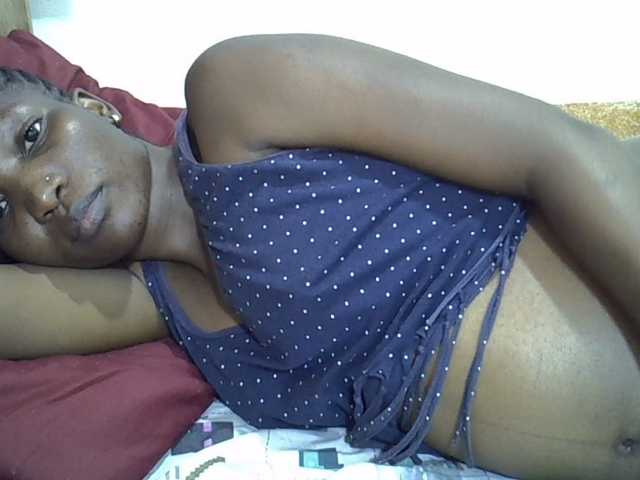 Slimpetite live cam on BongaCams