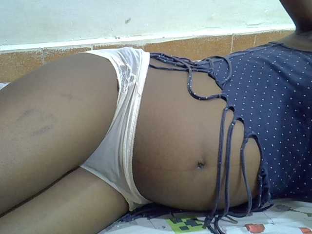 Slimpetite live cam on BongaCams