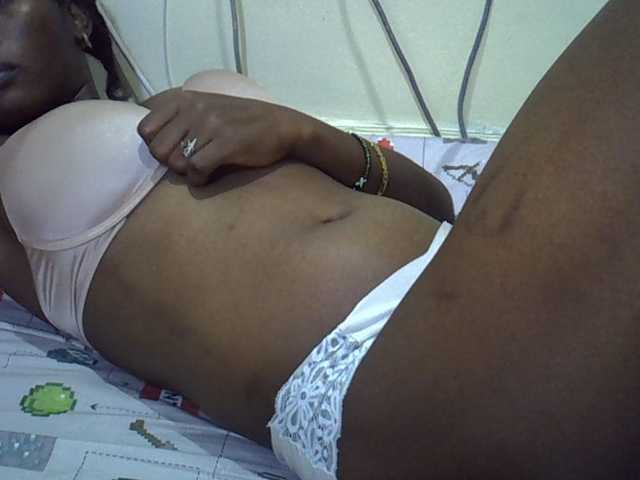 Slimpetite live cam on BongaCams