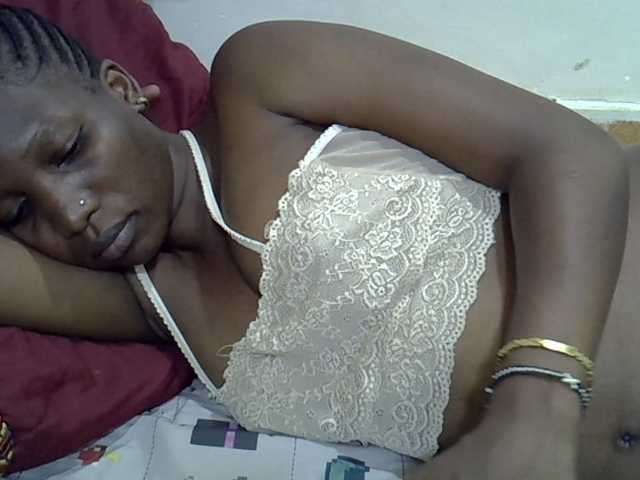 Slimpetite live cam on BongaCams