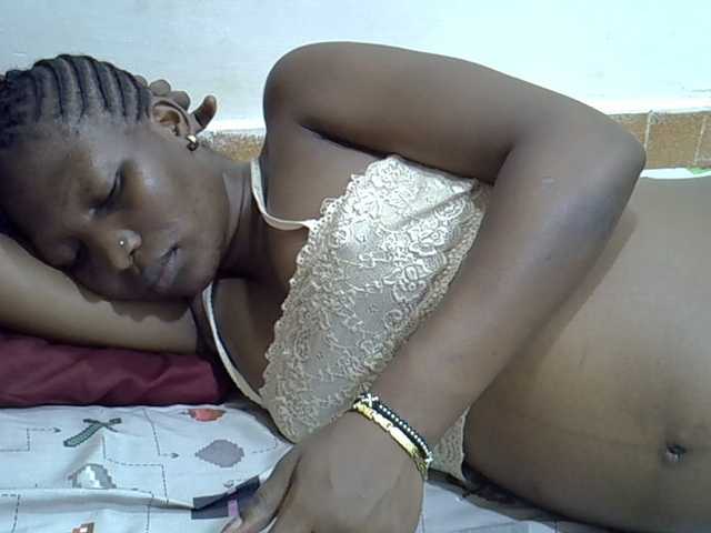 Slimpetite live cam on BongaCams
