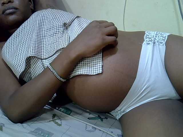 Slimpetite live cam on BongaCams