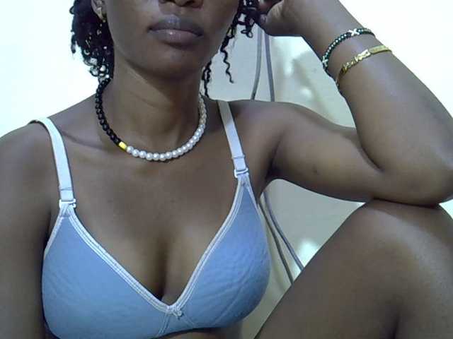 Slimpetite live cam on UnifiedCams