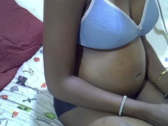Slimpetite live cam on BongaCams
