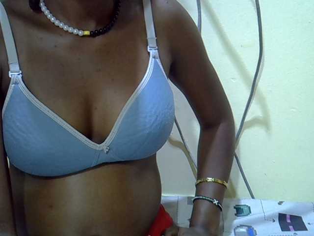 Slimpetite live cam on BongaCams