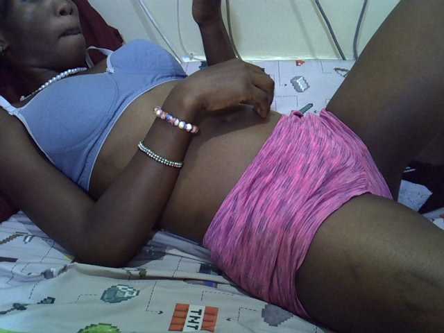 Slimpetite live cam on BongaCams