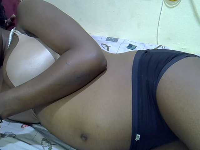 Slimpetite live cam on BongaCams