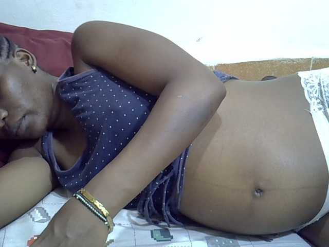 Slimpetite live cam on BongaCams