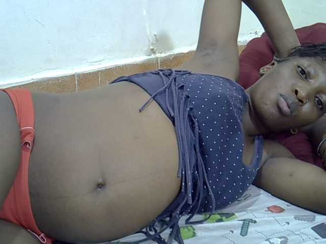 Slimpetite live cam on BongaCams