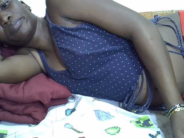 Slimpetite live cam on BongaCams