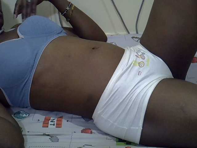 Slimpetite live cam on BongaCams