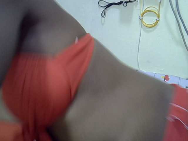 Slimpetite live cam on UnifiedCams