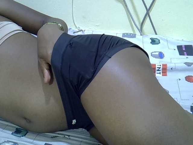 Slimpetite live cam on UnifiedCams