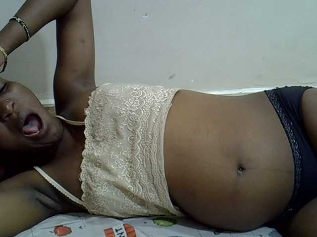 Slimpetite live cam on BongaCams