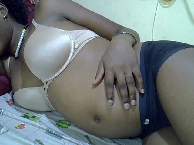 Slimpetite Live Cam on BongaCams