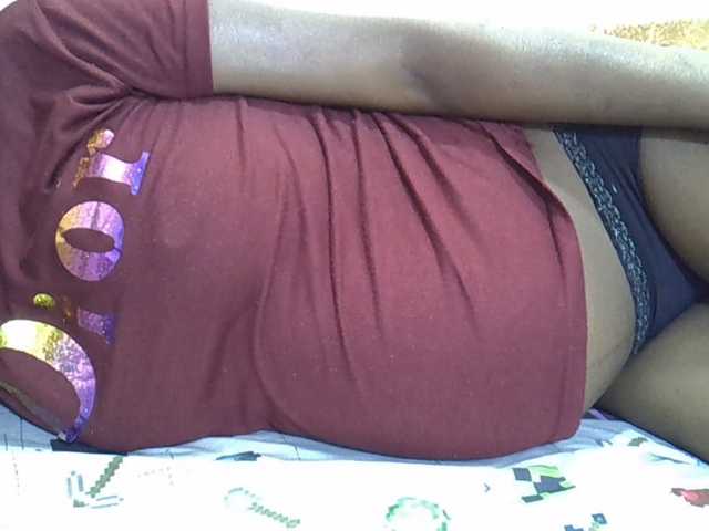 Slimpetite live cam on BongaCams