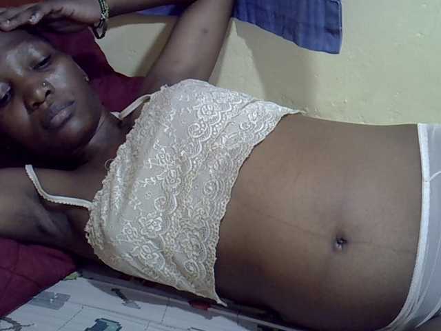Slimpetite live cam on BongaCams