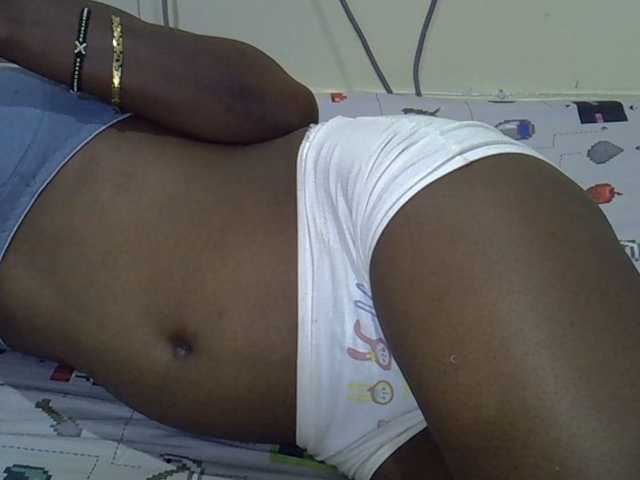 Slimpetite live cam on BongaCams