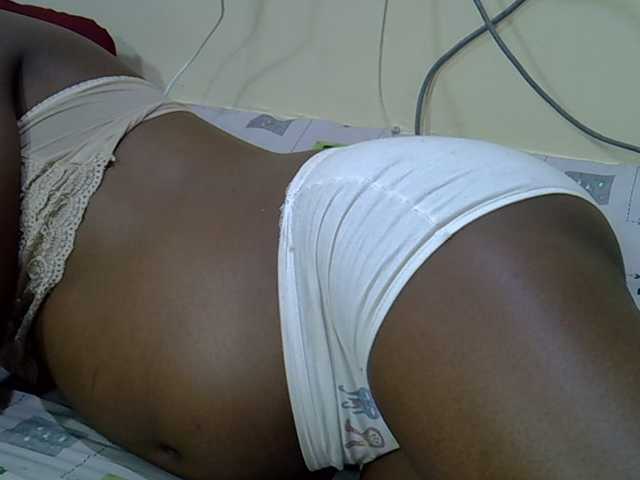 Slimpetite live cam on BongaCams