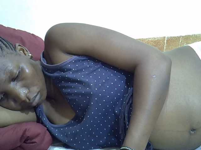 Slimpetite live cam on BongaCams
