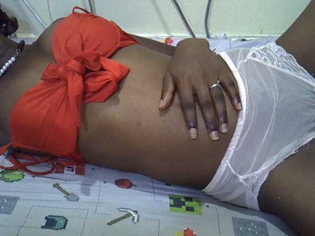 Slimpetite live cam on BongaCams
