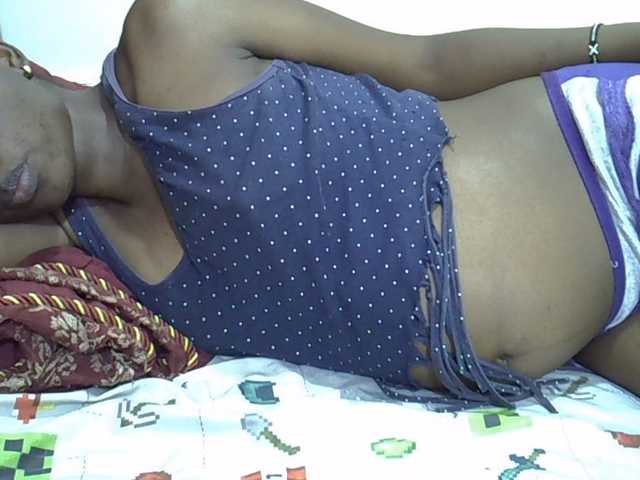Slimpetite live cam on BongaCams