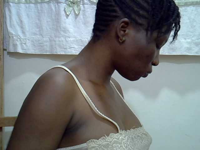Slimpetite live cam on BongaCams