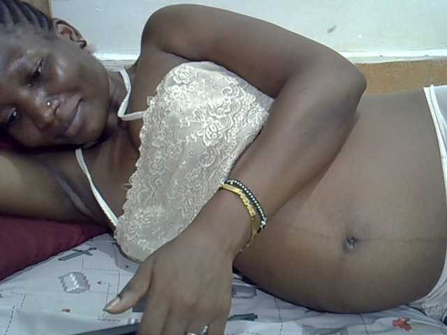 Slimpetite live cam on BongaCams