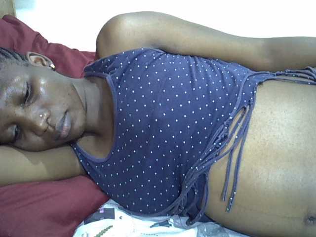 Slimpetite live cam on BongaCams