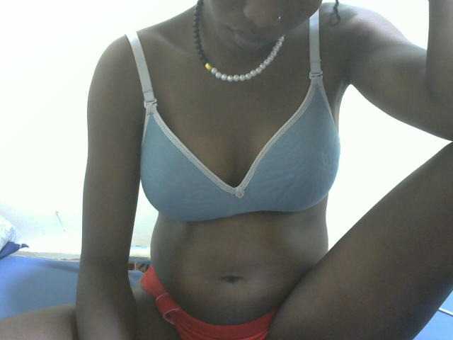 Slimpetite live cam on UnifiedCams