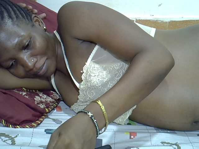 Slimpetite live cam on BongaCams