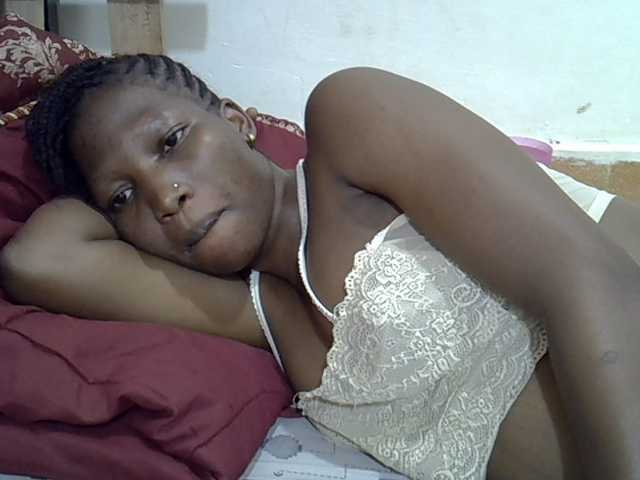 Slimpetite live cam on BongaCams