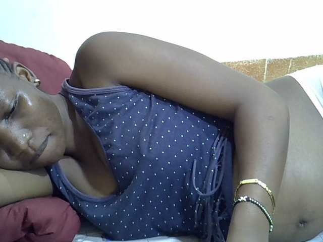 Slimpetite live cam on BongaCams