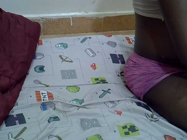 Slimpetite live cam on BongaCams