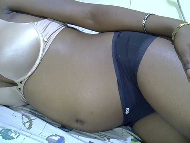 Slimpetite live cam on BongaCams