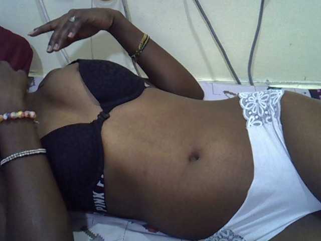 Slimpetite live cam on BongaCams