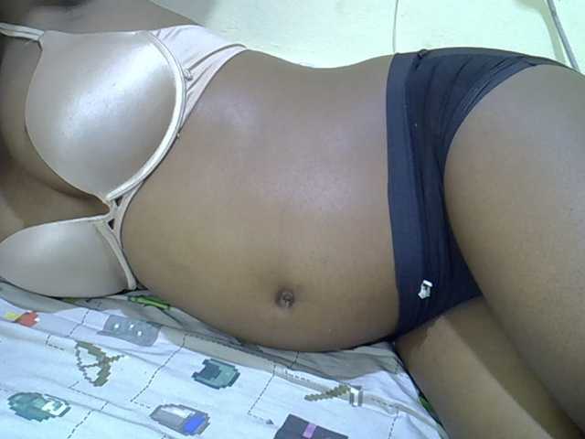 Slimpetite live cam on BongaCams
