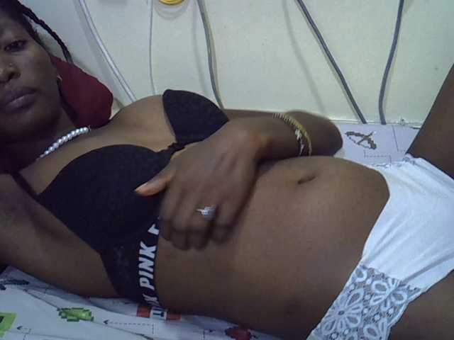 Slimpetite live cam on BongaCams