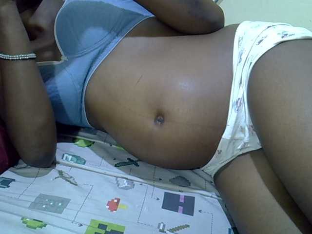 Slimpetite live cam on BongaCams