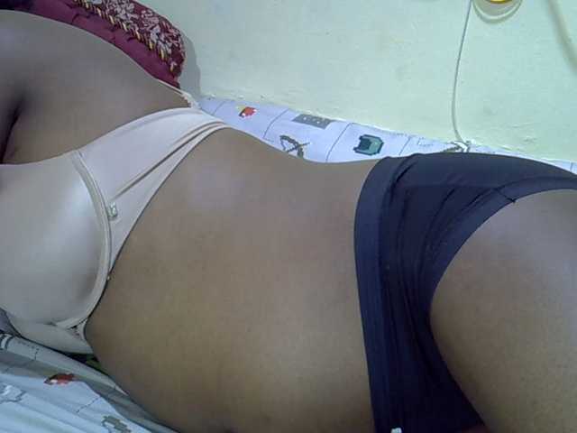 Slimpetite live cam on BongaCams